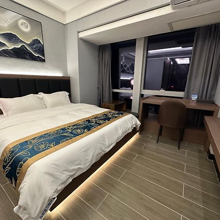 Ht Legend Hotel Changgang Metro Station Exit F -Direct To Canton Fair Eksteriør bilde