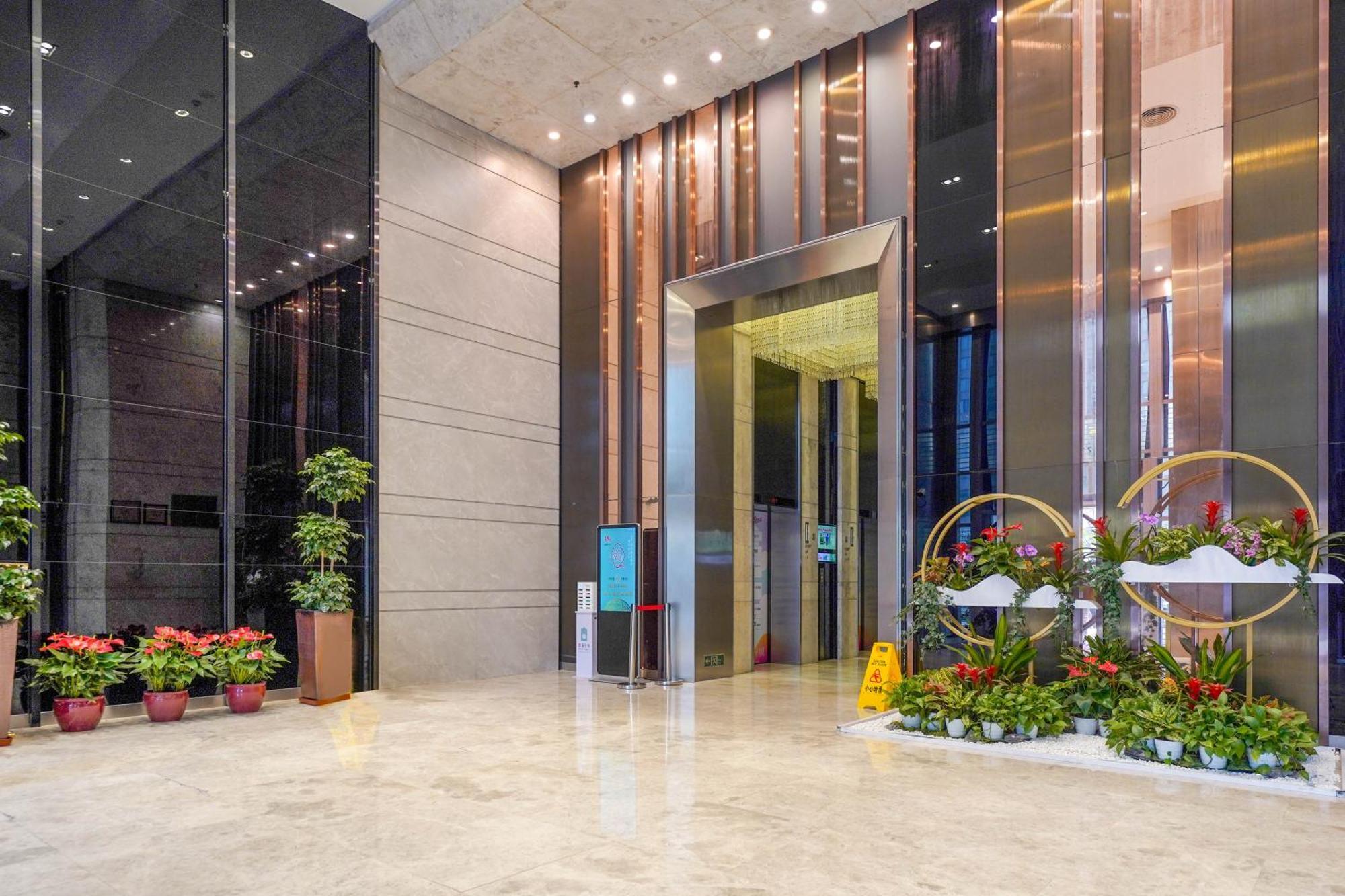 Ht Legend Hotel Changgang Metro Station Exit F -Direct To Canton Fair Eksteriør bilde